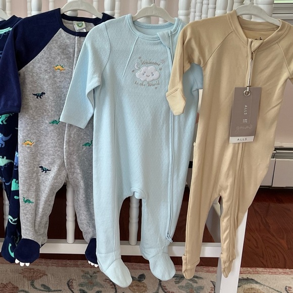 NWT Little Me Baby Boys “Welcome to the World” Zip Footed One-Piece & Hat, 6M - Picture 2 of 3